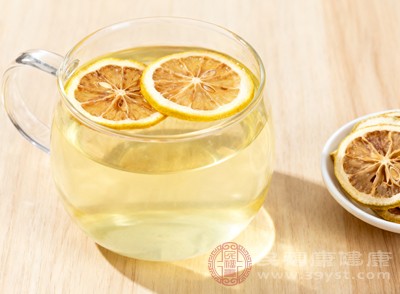 干檸檬片中的檸檬酸能夠刺激胃液分泌，增強(qiáng)胃腸蠕動(dòng)，幫助消化食物