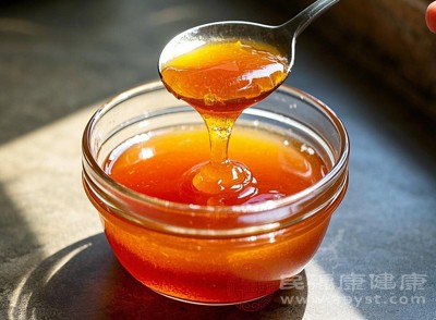 在制作枇杷膏的整个过程中,要保持操作环境和工具的清洁卫生 在制作枇杷膏的整个过程中,要保持操作环境和工具的清洁卫生