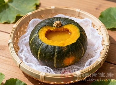 蒸南瓜質地軟糯，富含膳食纖維