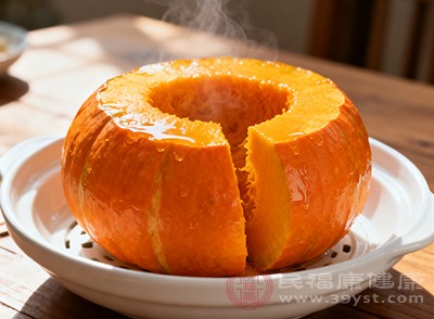 对于患有脚气病、黄疸、气滞湿阻等病症的人群,要谨慎食用蒸南瓜 对于患有脚气病、黄疸、气滞湿阻等病症的人群,要谨慎食用蒸南瓜