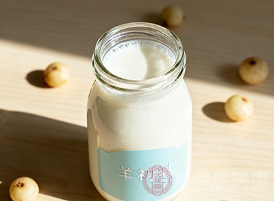 羊初乳中丰富的免疫球蛋白是其增强免疫力的关键所在 羊初乳中丰富的免疫球蛋白是其增强免疫力的关键所在