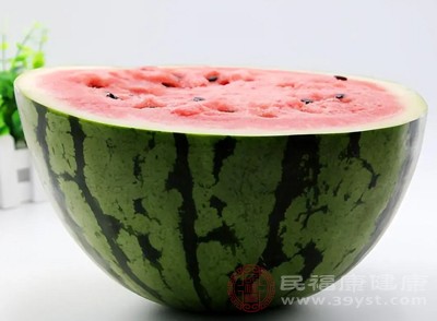 西瓜是夏季消暑的常见水果