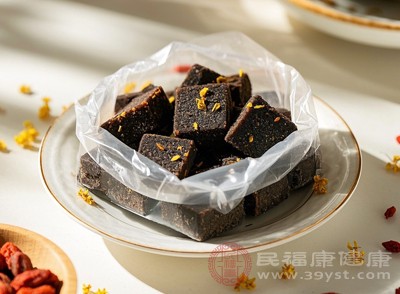 黑糖的主要成分是蔗糖