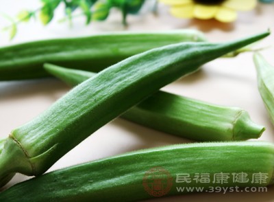 秋葵富含黏性纤维,这种膳食纤维能在肠道中形成一种黏性物质 秋葵富含黏性纤维,这种膳食纤维能在肠道中形成一种黏性物质