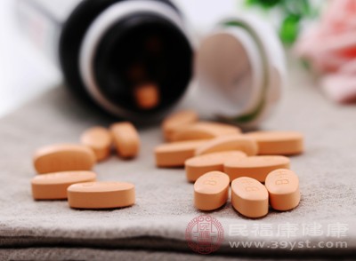 肾结石患者大量摄入维生素C可能增加草酸钙结石的形成风险 肾结石患者大量摄入维生素C可能增加草酸钙结石的形成风险