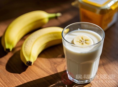 建議每天香蕉不超過(guò)2根，牛奶不超過(guò)500毫升