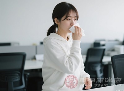 秋乏导致人们活动量减少，身体免疫力相对下降，进一步增加了感冒的可能性