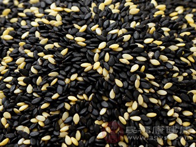 芝麻、南瓜子、腰果等坚果和种子,含有少量铁元素 芝麻、南瓜子、腰果等坚果和种子,含有少量铁元素