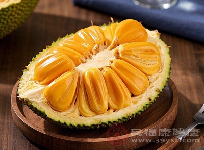 减肥人群需要严格控制热量摄入,对于菠萝蜜要谨慎食用 减肥人群需要严格控制热量摄入,对于菠萝蜜要谨慎食用