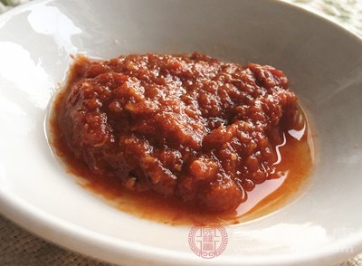 在身体恢复期间,要避免食用辛辣、油腻、生冷等刺激性食物 在身体恢复期间,要避免食用辛辣、油腻、生冷等刺激性食物