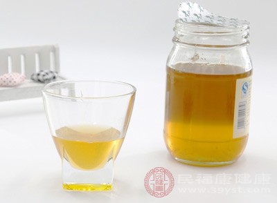 蜂蜜中的葡萄糖、果糖、维生素等营养物质