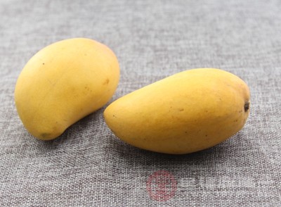 空腹食用芒果后，果酸会刺激胃黏膜