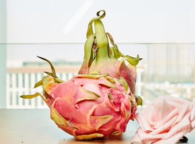 火龙果和香蕉都含有大量的膳食纤维