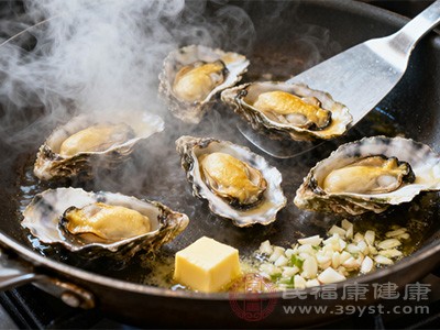 烹饪海蛎时,务必确保彻底煮熟 烹饪海蛎时,务必确保彻底煮熟