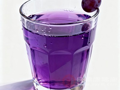 酒后饮用葡萄汁,能有效缓解反胃、恶心的症状 酒后饮用葡萄汁,能有效缓解反胃、恶心的症状