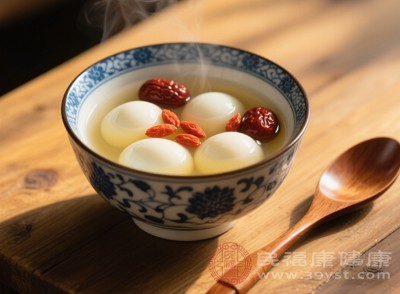 鸡蛋、鸭蛋等蛋类含有丰富的优质蛋白质、脂肪、维生素和矿物质