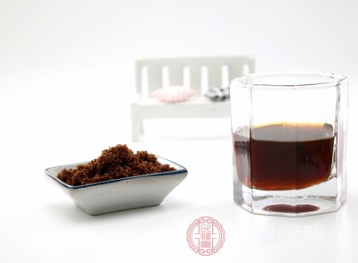 产后适量饮用红糖水 产后适量饮用红糖水