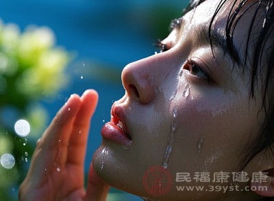 月子里哭小心眼睛“拉警报”