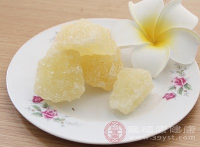 加入適量冰糖 加入適量冰糖