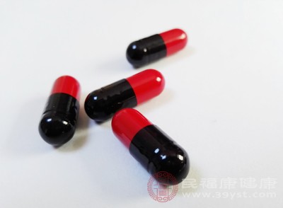 對(duì)于疼痛癥狀較嚴(yán)重的患者，可在醫(yī)生指導(dǎo)下口服非甾體類(lèi)抗炎藥