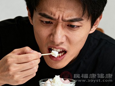 大蒜泥敷痛牙:抗菌消肿 大蒜泥敷痛牙:抗菌消肿