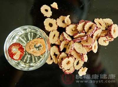 干红枣中的糖类、氨基酸等营养成分,能促进肝脏合成蛋白质 干红枣中的糖类、氨基酸等营养成分,能促进肝脏合成蛋白质