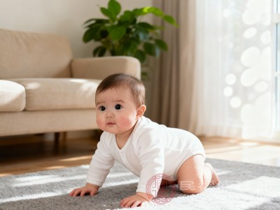 跳過(guò)爬行直接走 小心娃的成長(zhǎng)“踩雷”