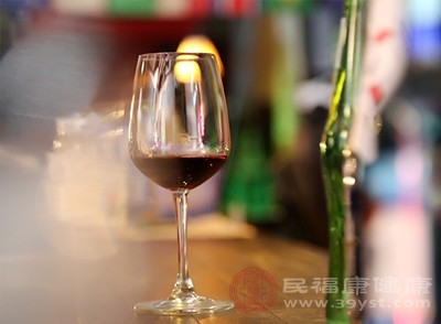 睡前喝紅酒到底好不好 這篇干貨讓你不再糾結(jié) 睡前喝紅酒到底好不好 這篇干貨讓你不再糾結(jié)