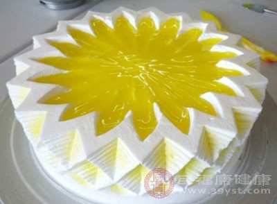 高糖食物如糖果、蛋糕、甜饮料等