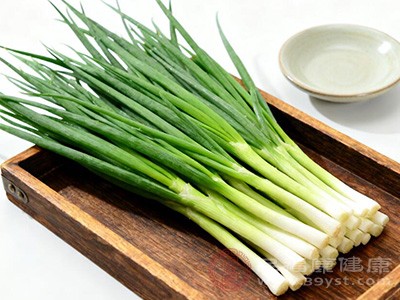 尽管对小葱过敏的情况相对少见，但过敏体质的人群仍需注意