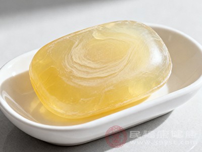 硫磺皂还可以用来清洁头皮