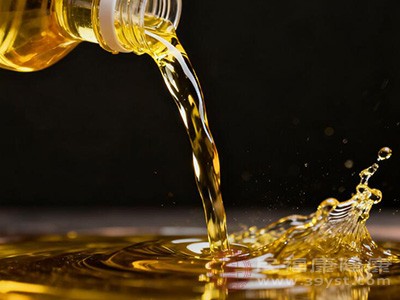 虽然亚麻籽油营养丰富,但也不能过量食用 虽然亚麻籽油营养丰富,但也不能过量食用