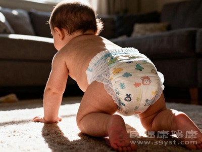 女嬰長(zhǎng)期“泡”紙尿褲 這些隱藏危害 可能讓屁屁“抗議”啦