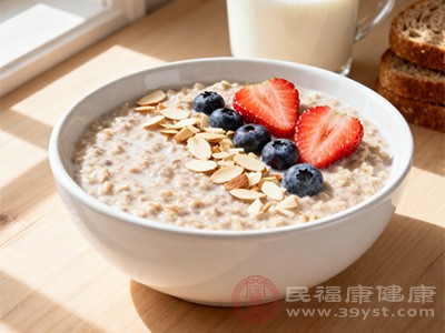 麦片种类繁多,有纯燕麦片、混合麦片、即食麦片等 麦片种类繁多,有纯燕麦片、混合麦片、即食麦片等