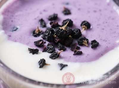 黑枸杞還可以用來制作各種甜品