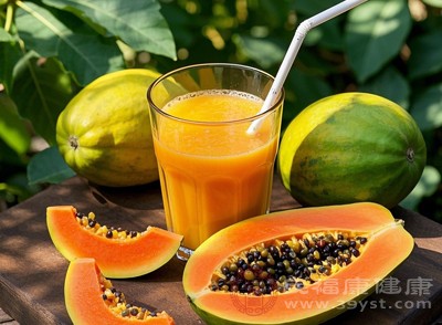 木瓜汁不仅口感细腻顺滑,还富含维生素和矿物质 木瓜汁不仅口感细腻顺滑,还富含维生素和矿物质