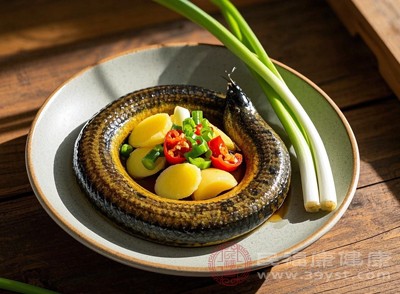 黃鱔血性溫、味甘，歸肝、脾、腎經(jīng)