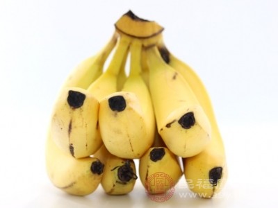 患有胃潰瘍、胃炎、十二指腸潰瘍等疾病的人，盡量避免空腹吃香蕉