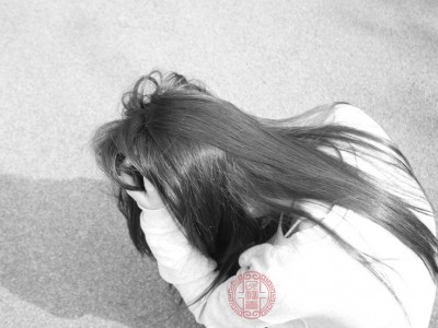 女性往往心思細(xì)膩，情感豐富，更容易受到生活、工作壓力的影響