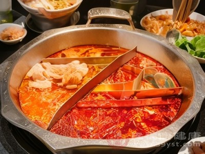 很多女性偏愛辛辣、油膩、高糖的食物，如火鍋、燒烤、甜品等