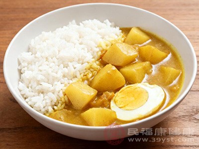 這道菜不僅味道濃郁，而且營(yíng)養(yǎng)均衡