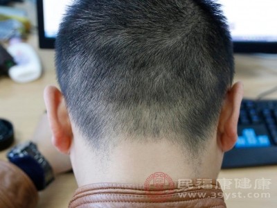 后脑勺长痘痘很可能是毛囊炎或疖肿引起的 后脑勺长痘痘很可能是毛囊炎或疖肿引起的