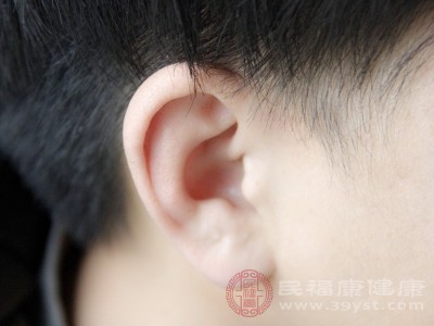 外耳道炎是引起右耳內(nèi)疼痛的常見原因之一