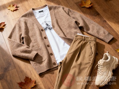 秋天穿衣總出錯(cuò)？“洋蔥法則”幫你應(yīng)對(duì)溫差，這3層是關(guān)鍵