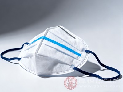 购买颗粒物防护口罩时，需查看产品包装上是否标注“N95”“KN95”“GB2626-2019”等标准字样，这些是符合国家防护要求的重要标识