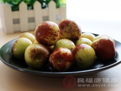 脆枣虽营养丰富，但含糖量较高