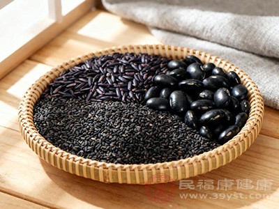 黑米80克、黑豆40克、黑芝麻25克 黑米80克、黑豆40克、黑芝麻25克