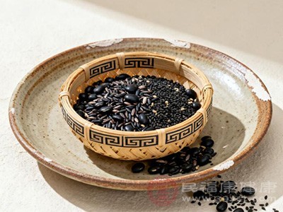 黑米、黑豆、黑芝麻均有补肾益精的功效 黑米、黑豆、黑芝麻均有补肾益精的功效