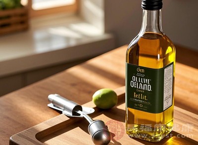 橄榄油的油脂含量较高