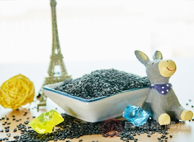 黑芝麻富含不飽和脂肪酸，有助于維護(hù)心血管健康